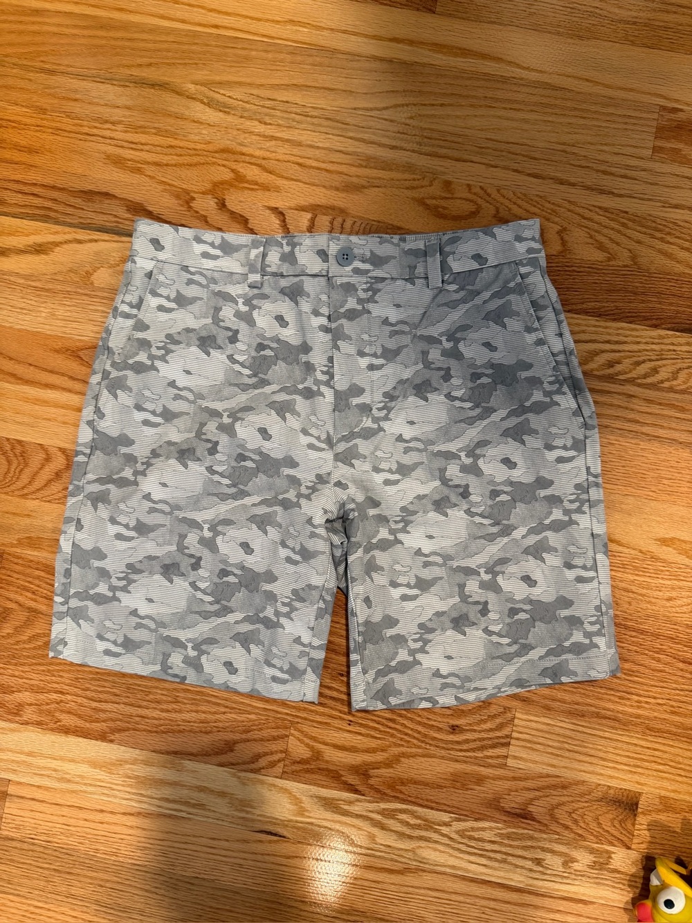 Vineyard Vines Gray Camo Performance Breaker Shorts Size 33